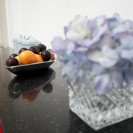 Villa Luxury London House Sleeps 13, 2 Minutes To Metro Exterior foto