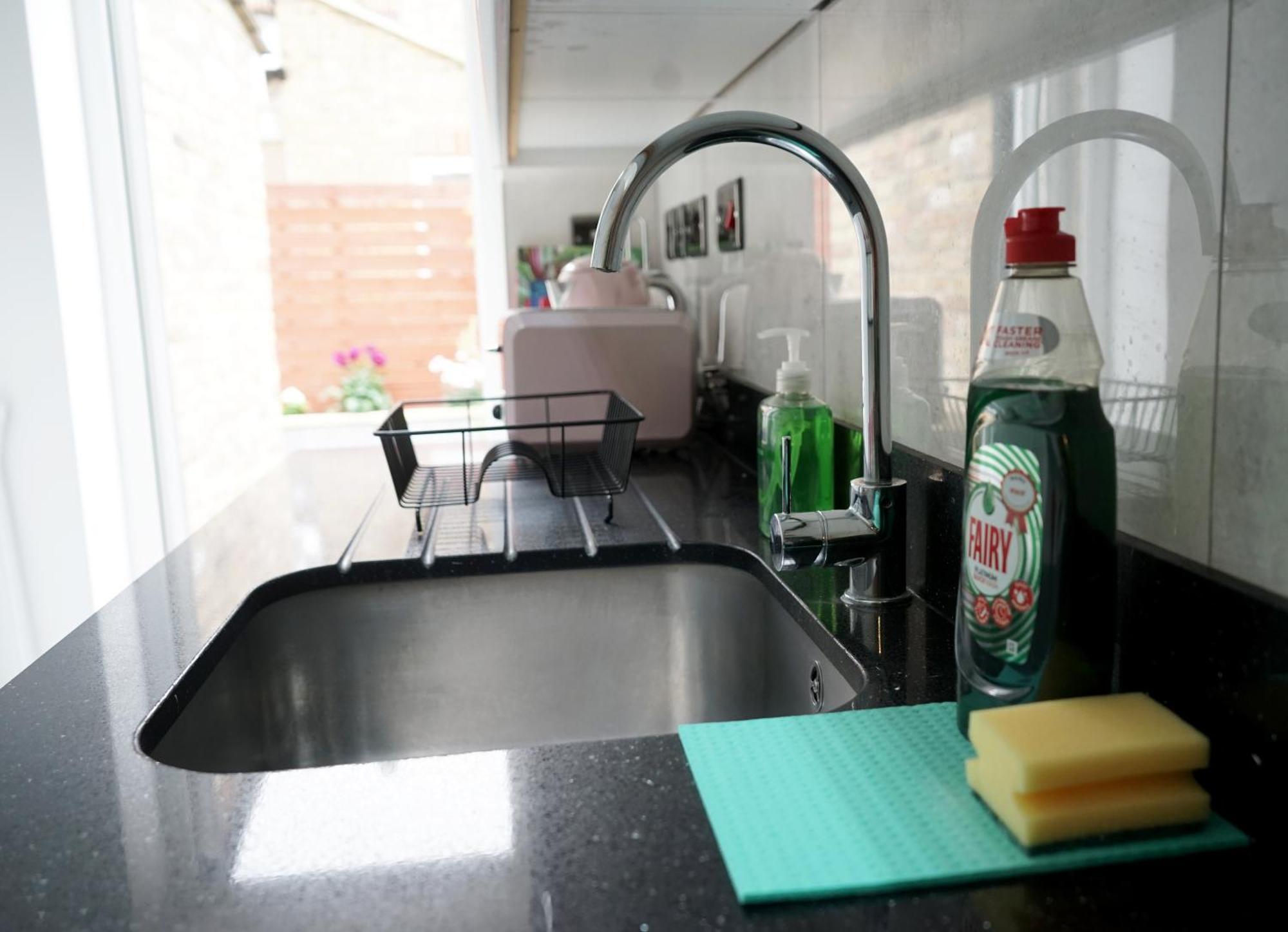 Villa Luxury London House Sleeps 13, 2 Minutes To Metro Exterior foto