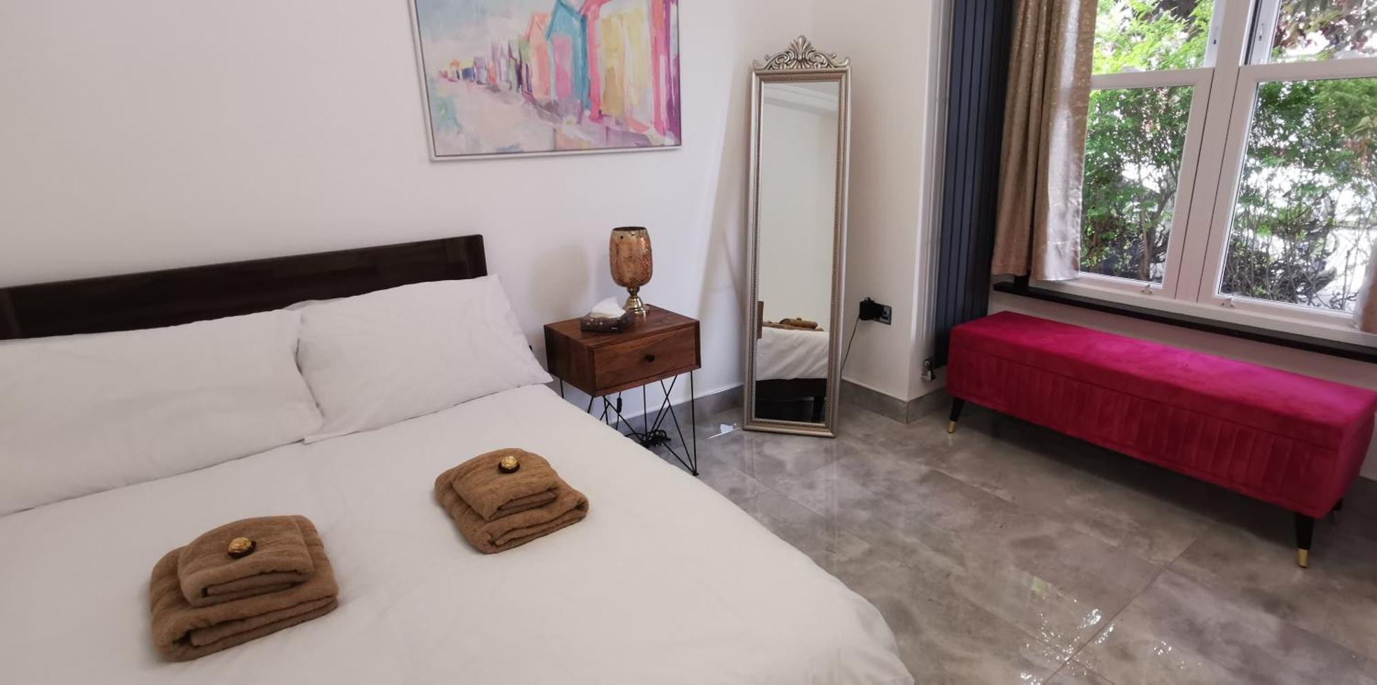 Villa Luxury London House Sleeps 13, 2 Minutes To Metro Exterior foto