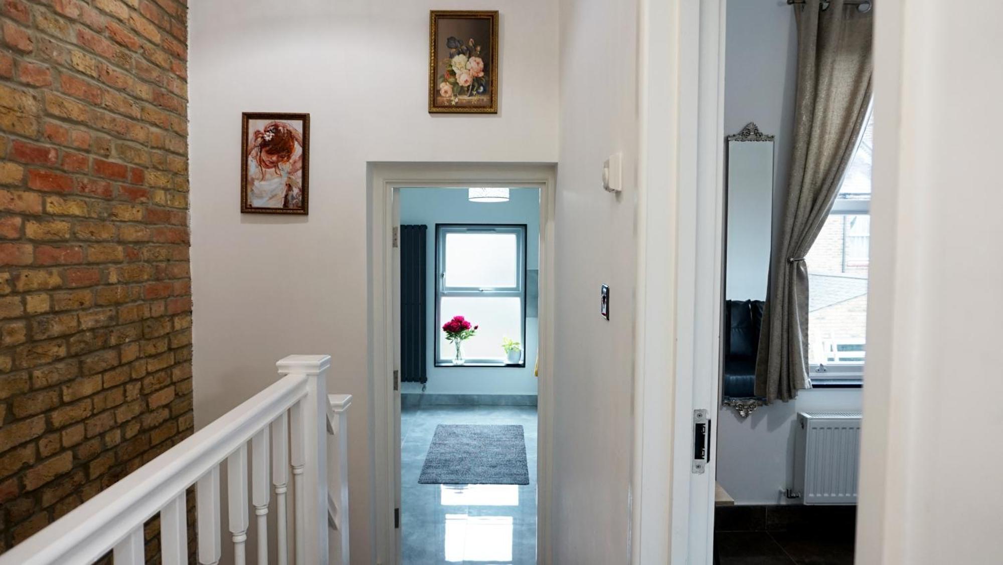Villa Luxury London House Sleeps 13, 2 Minutes To Metro Exterior foto